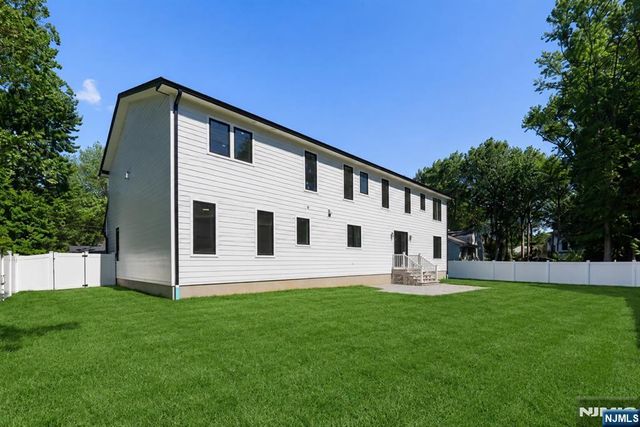 532 Hobart Road, Paramus, NJ 07652