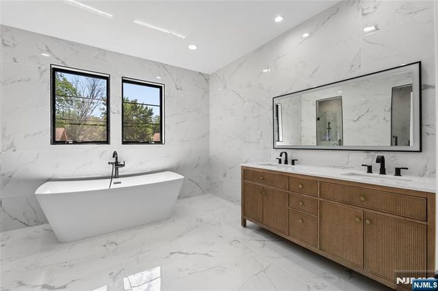 532 Hobart Road, Paramus, NJ 07652