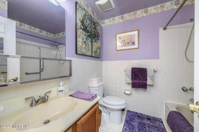 1 Selkirk Avenue, Toms River, NJ 08757