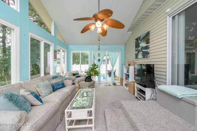1 Selkirk Avenue, Toms River, NJ 08757