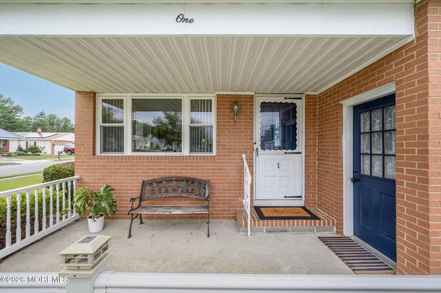 1 Selkirk Avenue, Toms River, NJ 08757