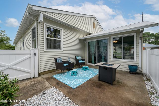 1 Selkirk Avenue, Toms River, NJ 08757