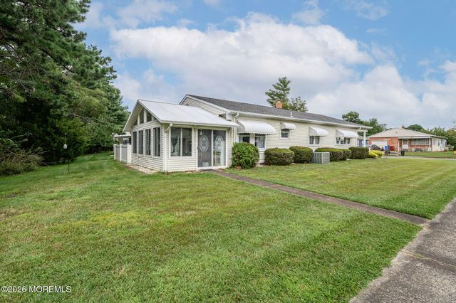 1 Selkirk Avenue, Toms River, NJ 08757