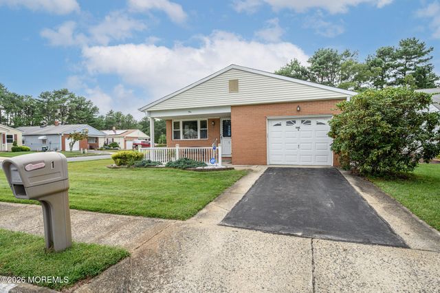 1 Selkirk Avenue, Toms River, NJ 08757
