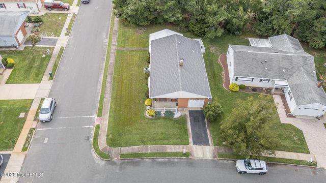 1 Selkirk Avenue, Toms River, NJ 08757