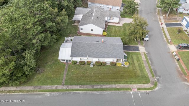 1 Selkirk Avenue, Toms River, NJ 08757