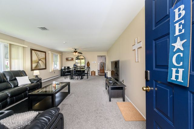 1 Selkirk Avenue, Toms River, NJ 08757