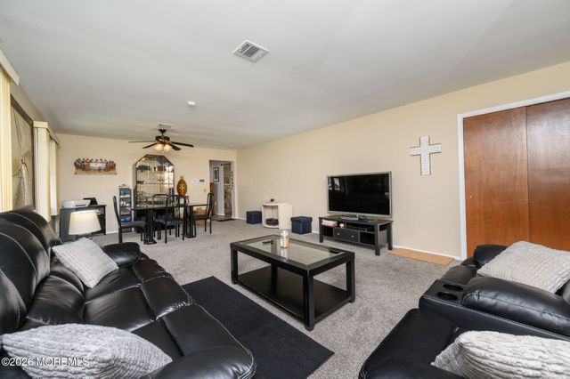 1 Selkirk Avenue, Toms River, NJ 08757