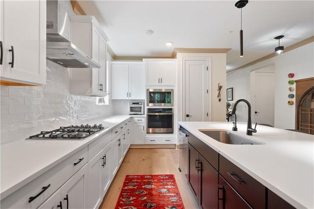 318 Carriage Glen Lane, Woodstock, GA 30188