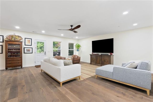 318 Carriage Glen Lane, Woodstock, GA 30188