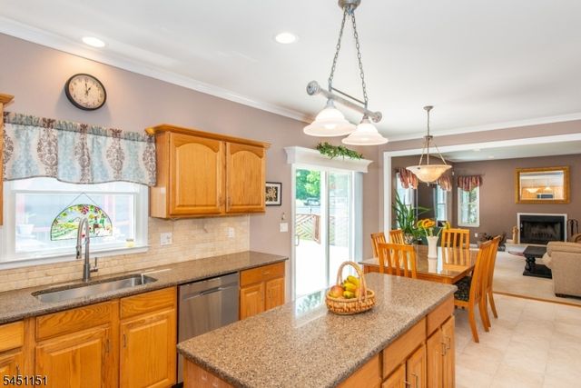 2 Kingston Ct, Jefferson Twp., NJ 07438