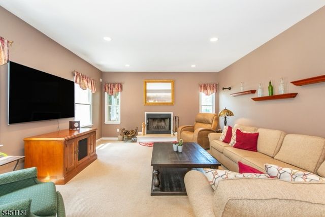 2 Kingston Ct, Jefferson Twp., NJ 07438