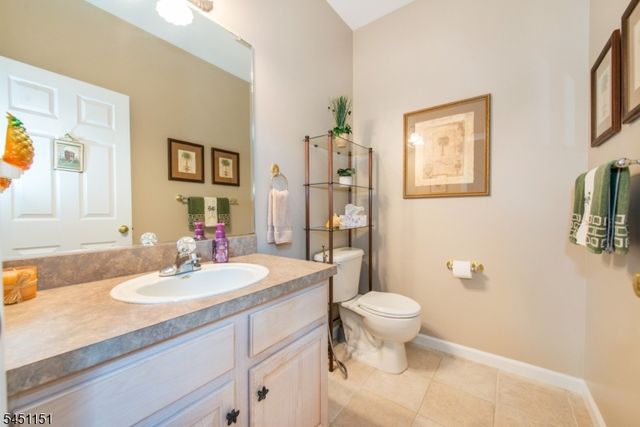 2 Kingston Ct, Jefferson Twp., NJ 07438
