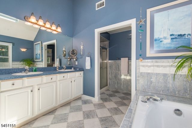 2 Kingston Ct, Jefferson Twp., NJ 07438