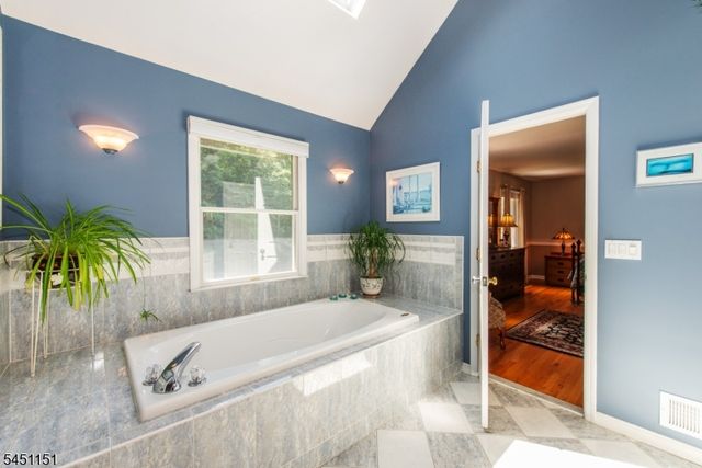 2 Kingston Ct, Jefferson Twp., NJ 07438