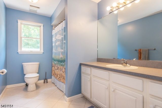 2 Kingston Ct, Jefferson Twp., NJ 07438