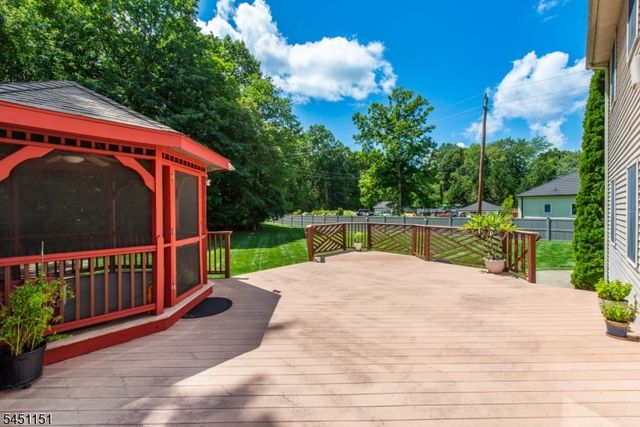 2 Kingston Ct, Jefferson Twp., NJ 07438