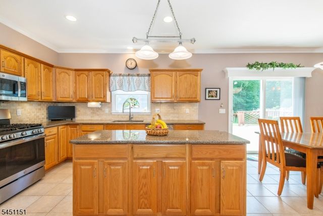 2 Kingston Ct, Jefferson Twp., NJ 07438
