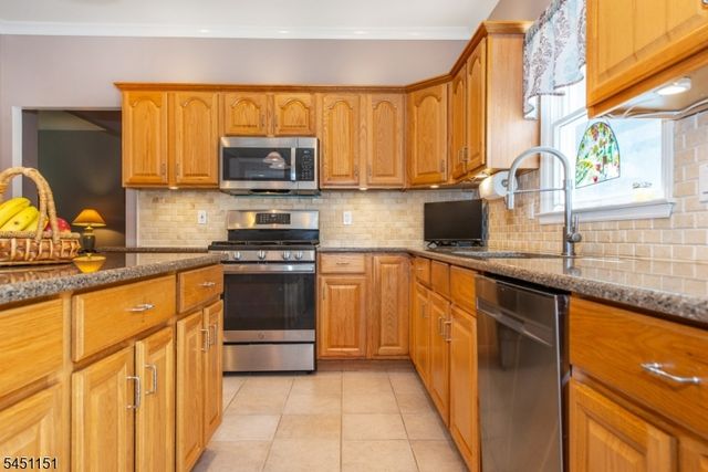2 Kingston Ct, Jefferson Twp., NJ 07438