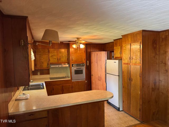 1159 V I Ranch Road, Bristol, TN 37620