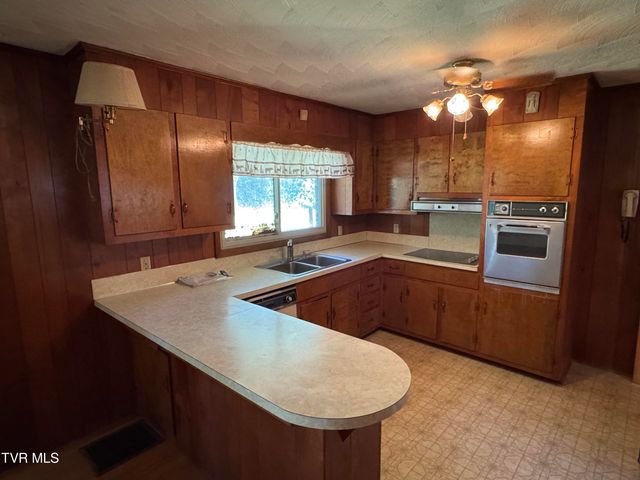 1159 V I Ranch Road, Bristol, TN 37620
