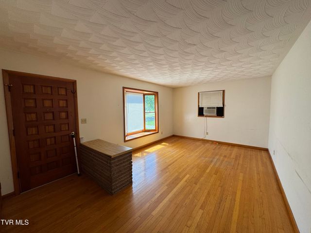 1159 V I Ranch Road, Bristol, TN 37620