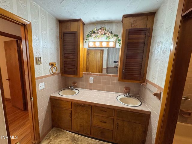1159 V I Ranch Road, Bristol, TN 37620