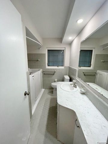 576 Merritt Lane, Birmingham, MI 48009