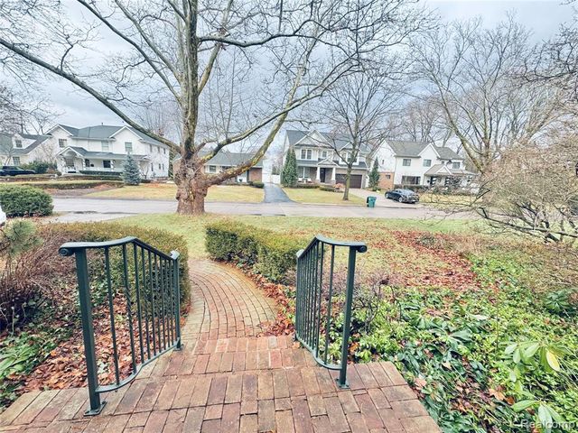 576 Merritt Lane, Birmingham, MI 48009