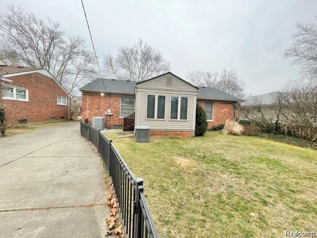 576 Merritt Lane, Birmingham, MI 48009