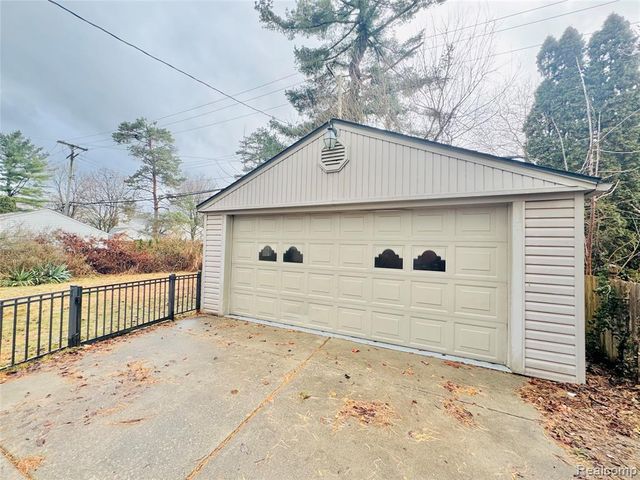 576 Merritt Lane, Birmingham, MI 48009