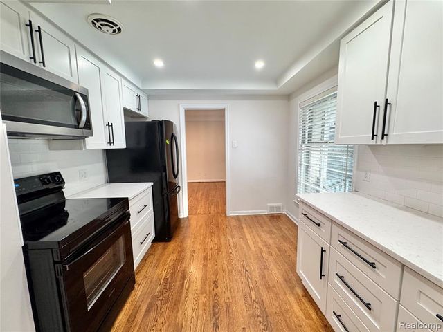 576 Merritt Lane, Birmingham, MI 48009