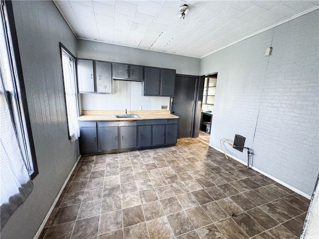 61 Weaver Street, Rochester, NY 14621