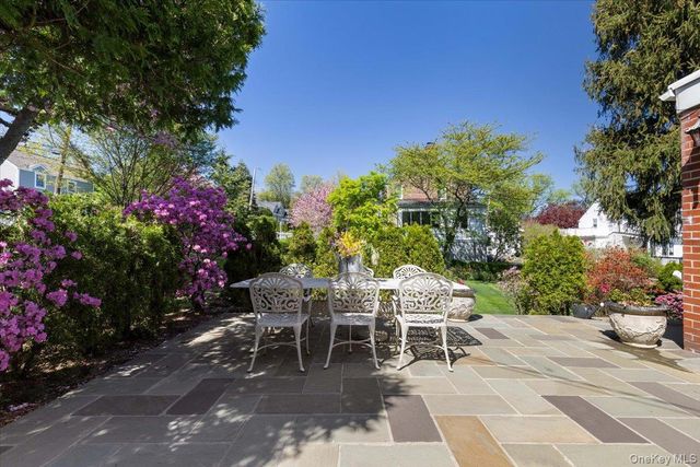 35 Gordon Place, Scarsdale, NY 10583