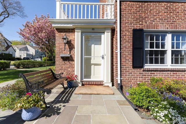 35 Gordon Place, Scarsdale, NY 10583