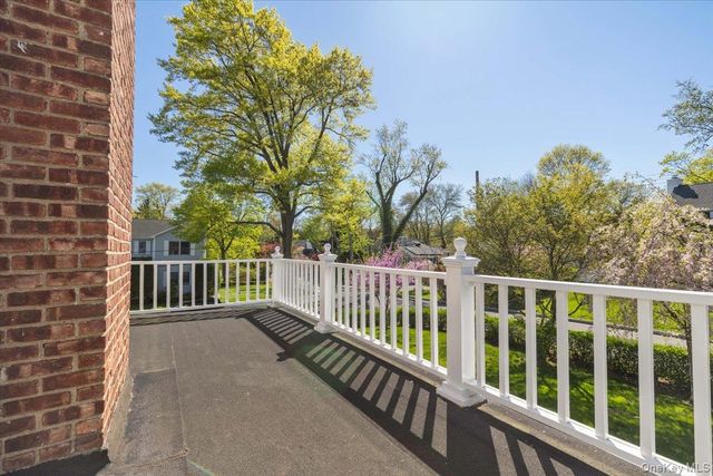 35 Gordon Place, Scarsdale, NY 10583