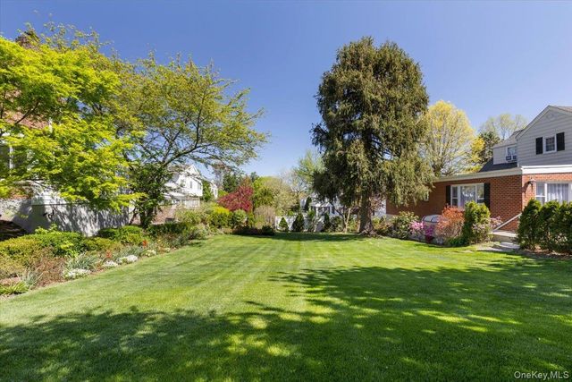 35 Gordon Place, Scarsdale, NY 10583