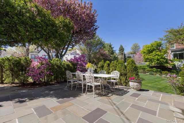 35 Gordon Place, Scarsdale, NY 10583