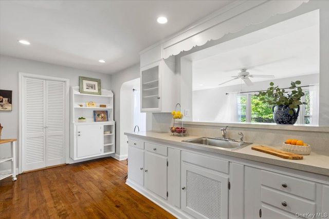 35 Gordon Place, Scarsdale, NY 10583