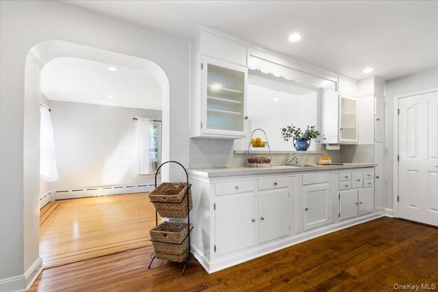 35 Gordon Place, Scarsdale, NY 10583