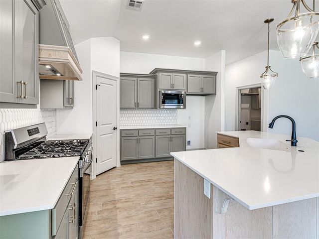 7700 Three Woods Lane, Yukon, OK 73099