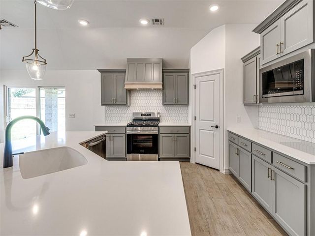 7700 Three Woods Lane, Yukon, OK 73099