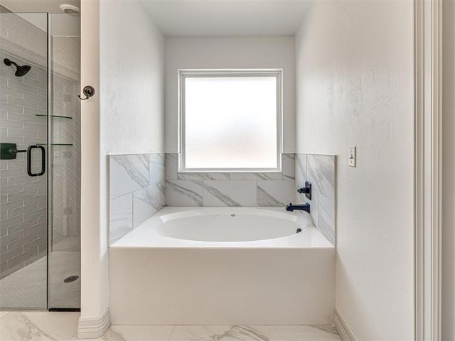 7700 Three Woods Lane, Yukon, OK 73099