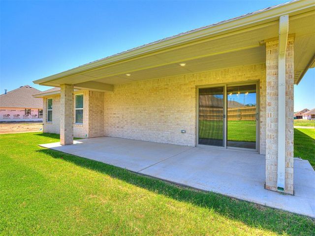 7700 Three Woods Lane, Yukon, OK 73099