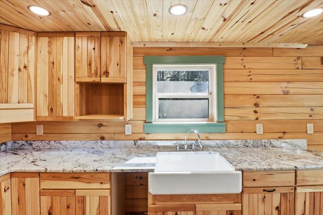 8863 S EVANS AVENUE, Inverness, FL 34452