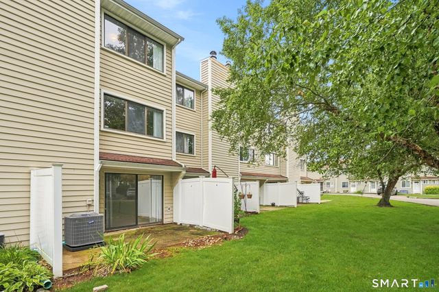 255 Monticello Drive 255, Branford, CT 06405