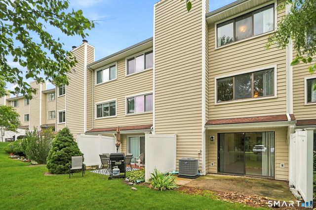 255 Monticello Drive 255, Branford, CT 06405