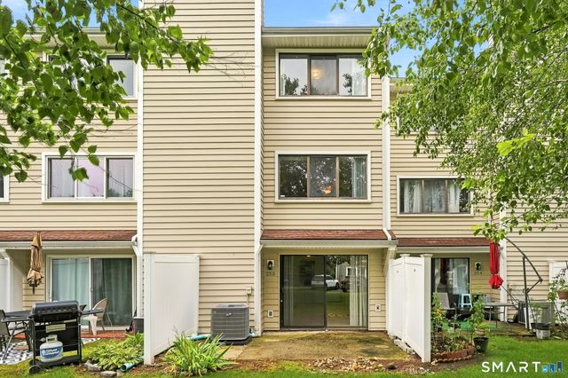 255 Monticello Drive 255, Branford, CT 06405