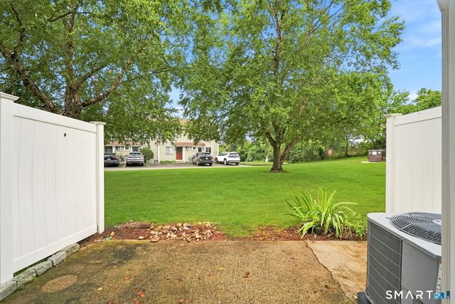 255 Monticello Drive 255, Branford, CT 06405