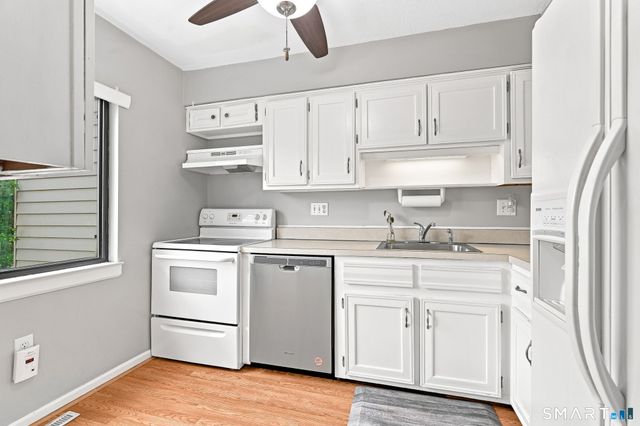 255 Monticello Drive 255, Branford, CT 06405